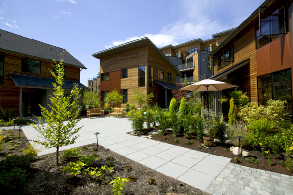 vinyard-lane-fern-cottage-courtyard